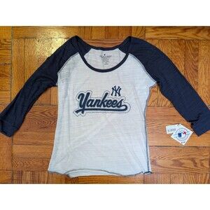 NWT New York Yankees MLB Women's Med 3/4 Sleeve T-Shirt White Navy Blue